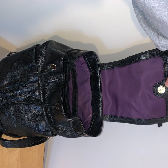 black leather backpack - Picture 4 of 9